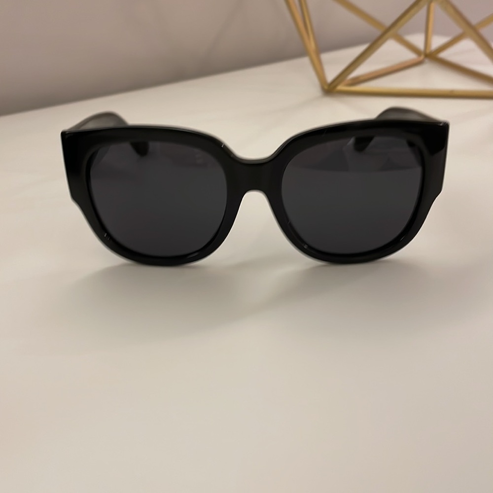 Gucci Sunglasses - Picture 3 of 4